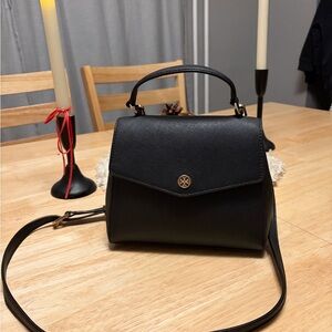 Tory Burch ROBINSON SMALL TOP HANDLE SATCHEL